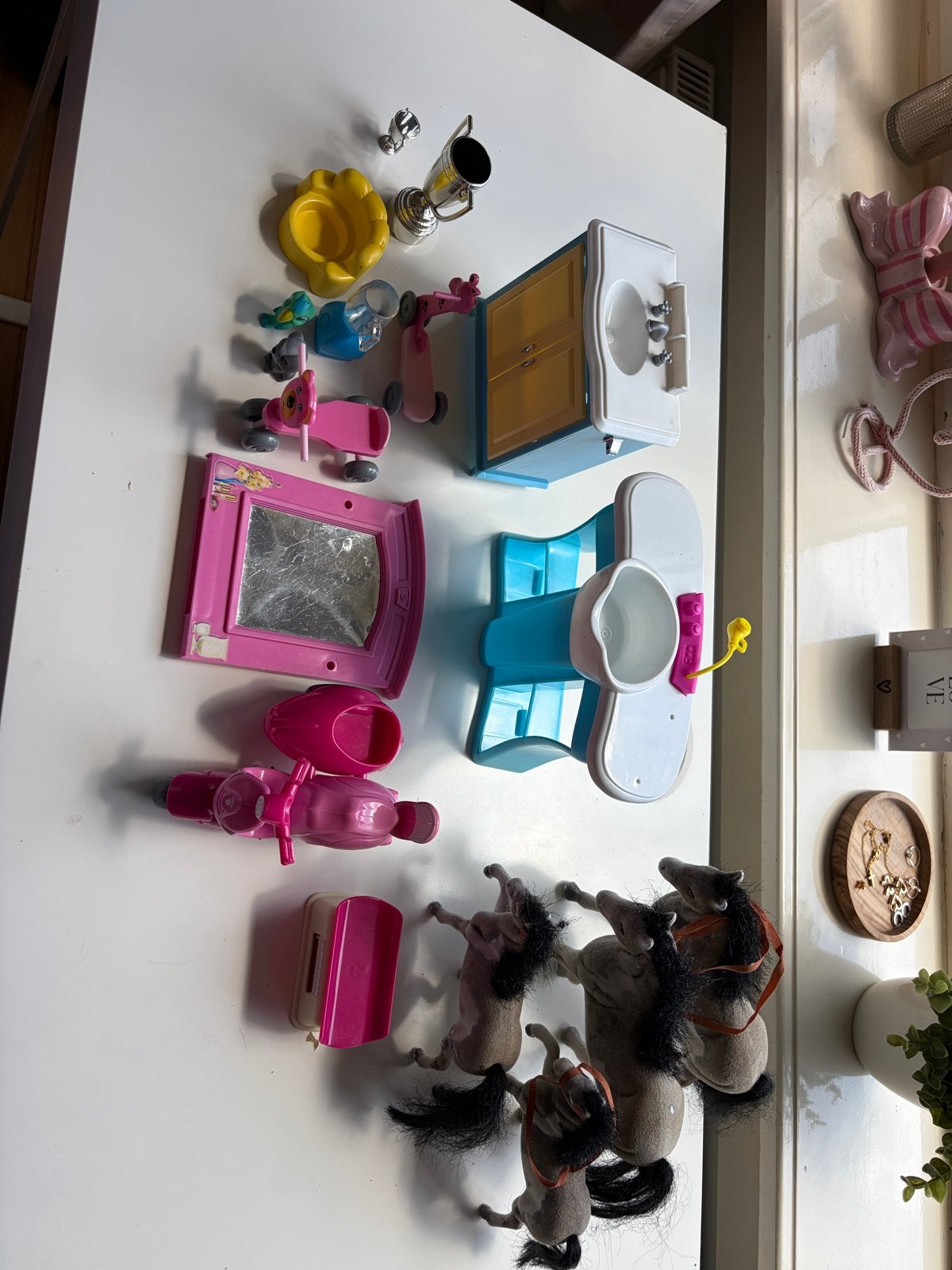 Leuke Barbie spullen: meubels, paarden en accessoires, Kinderen en Baby's, Speelgoed | Poppen, Ophalen of Verzenden, Gebruikt