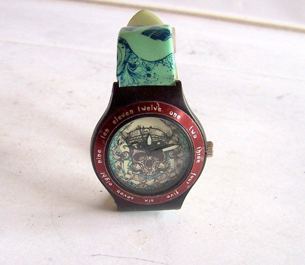 Uniek Horloge met Skull Design en Groene Band. Izgs., Ophalen of Verzenden, Zo goed als nieuw, Groen, Jongen of Meisje