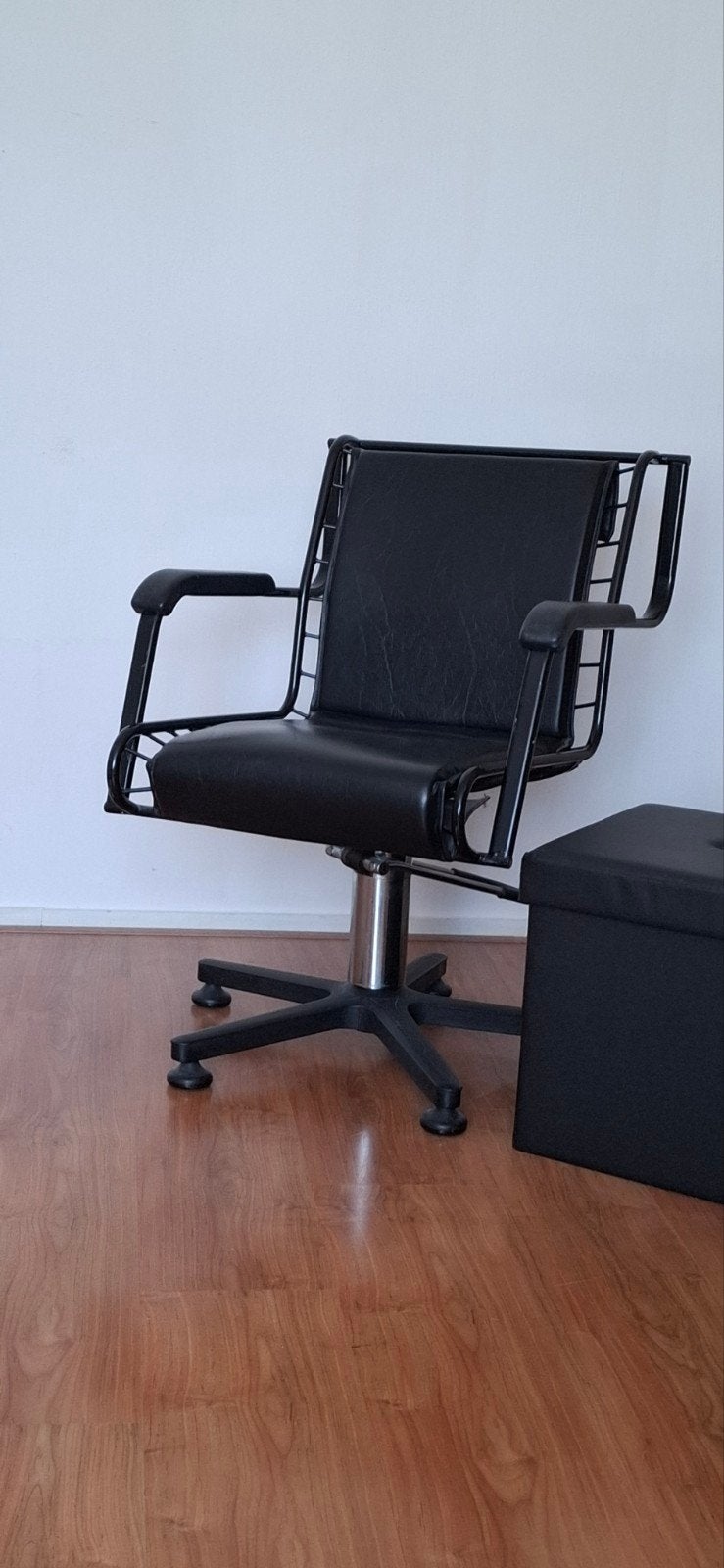 kappersstoel met pomp, Huis en Inrichting, Stoelen, Overige materialen, Gebruikt, Zwart, Ophalen of Verzenden