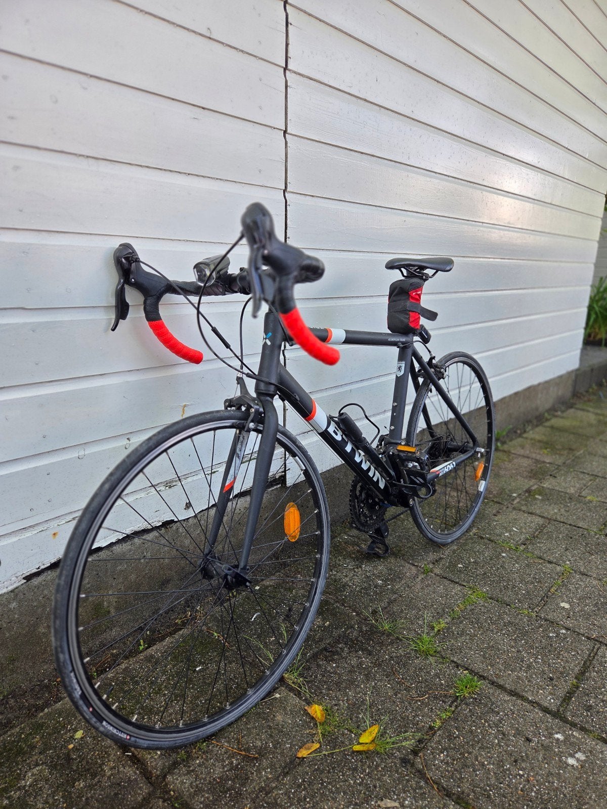 Triban 500 racefiets - Zo goed als nieuw, Fietsen en Brommers, Fietsen | Racefietsen, Overige merken, 28 inch, Velgrem, Aluminium