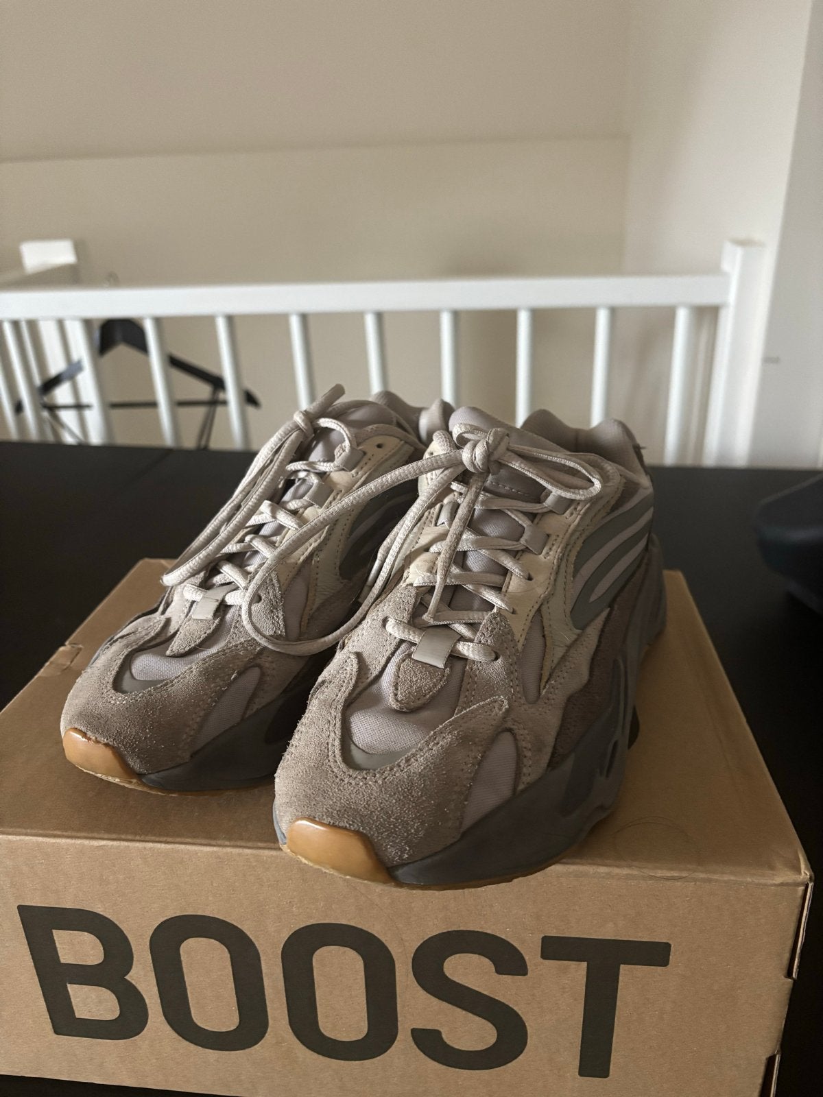 Adidas Yeezy Boost 700 V2 Tephra - Maat 40 2/3, Ophalen, Gedragen, Overige kleuren, Sneakers of Gympen