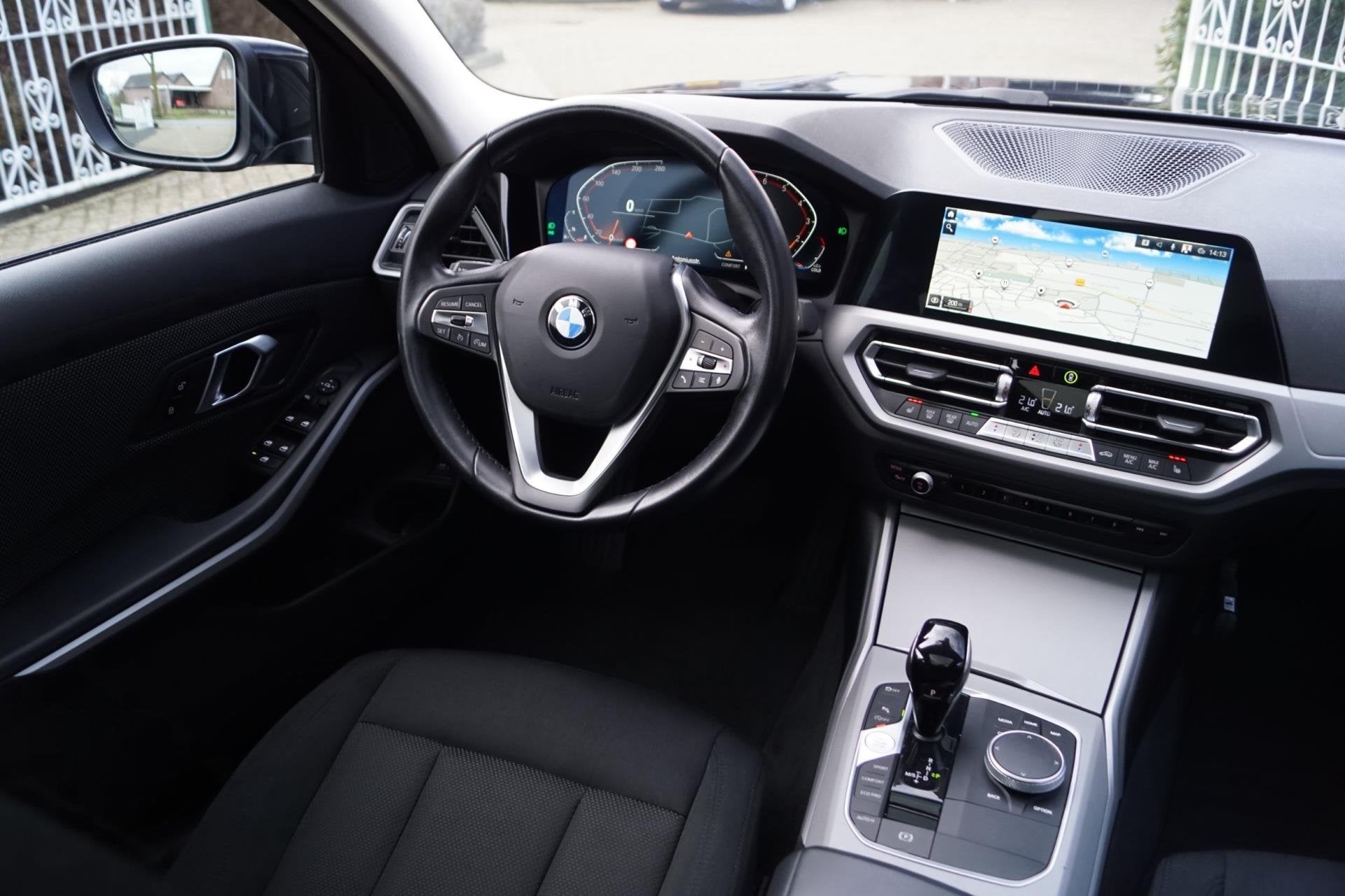 BMW 3-serie Touring 318i Business Edition Autom 156PK 4 Cili, Automaat, 1998 cc, Zwart, 3-Serie