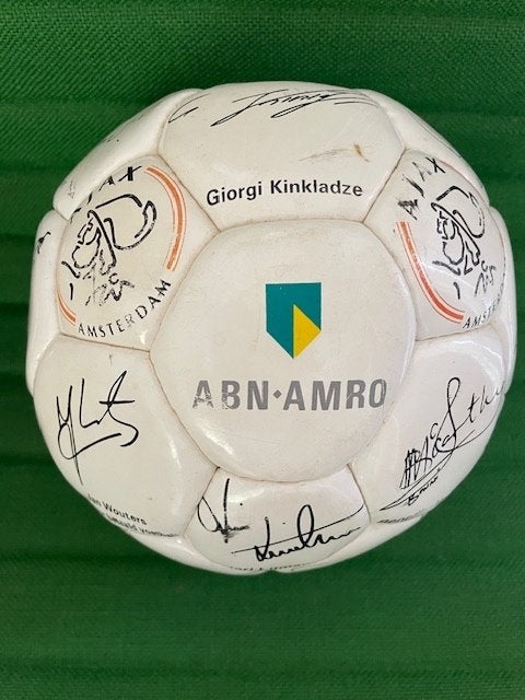 officiele Ajax ABN AMRO BAL met handtekeningen spelers, Ophalen of Verzenden, Zo goed als nieuw, Ajax, Overige typen