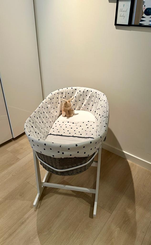 Mooie Childhome wieg: moses mandje + standaard + bekleding, Ophalen, Zo goed als nieuw, Wieg