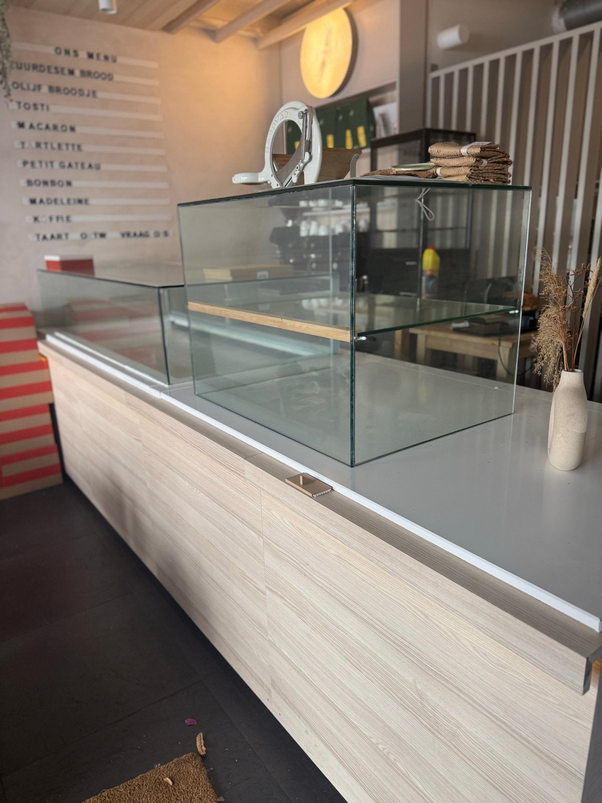 Goed onderhouden koelvitrine en vitrine voor horeca, Ophalen, Gebruikt, Koelen en Vriezen