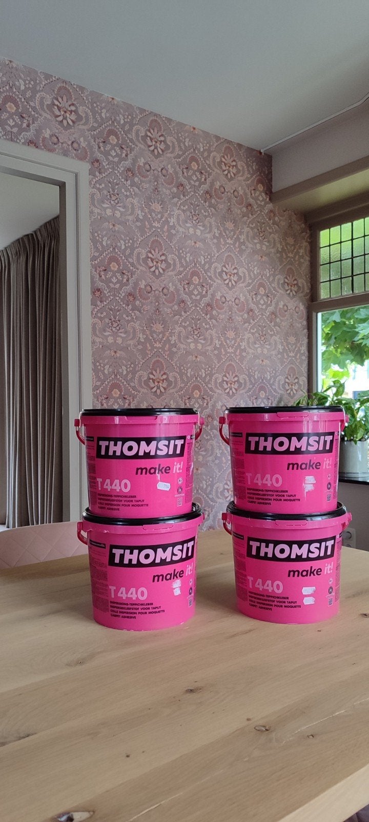 THOMSIT T440 Dispersie Tapijtlijm - 6 kg emmer, Doe-het-zelf en Verbouw, Minder dan 5 liter, Ophalen, Nieuw, Roze