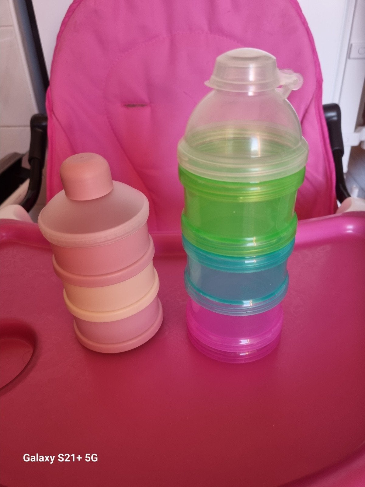 Handige poedertorens voor babyvoeding - 2 stuks, Ophalen of Verzenden, Gebruikt, Bewaarbakje, Overige merken
