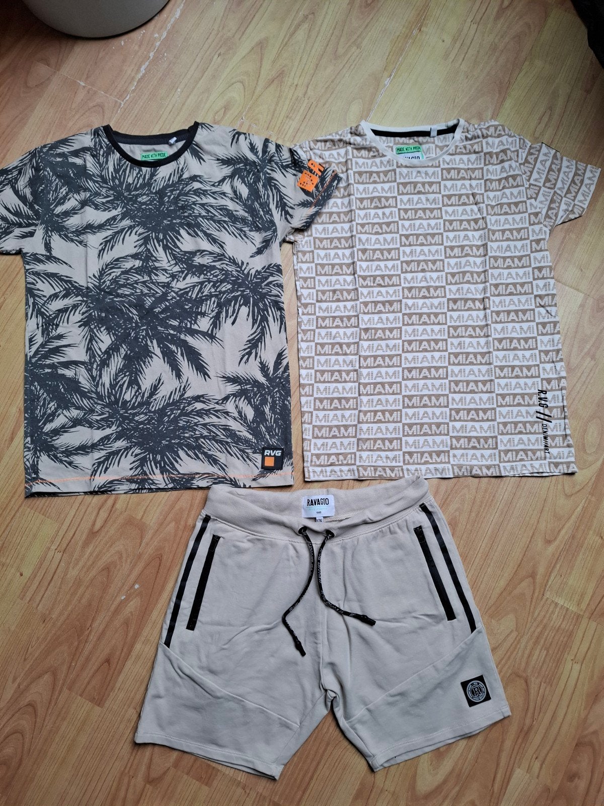 Ravagio 2 shirts en korte broek mt 176, Gebruikt, Ophalen of Verzenden, Setje, Jongen