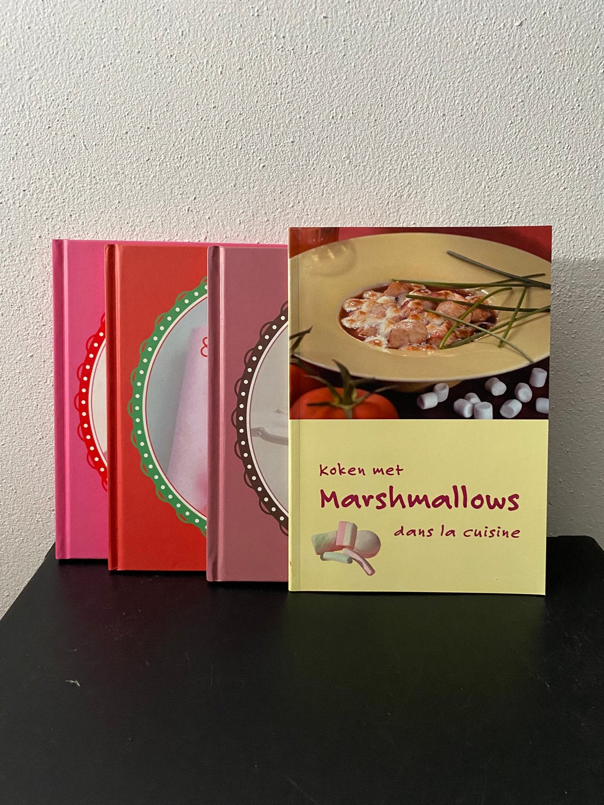 4x Leuke Bakboeken – Cupcakes, Cakepops & Meer!, Boeken, Kookboeken, Ophalen of Verzenden, Zo goed als nieuw, Europa, Taart, Gebak en Desserts