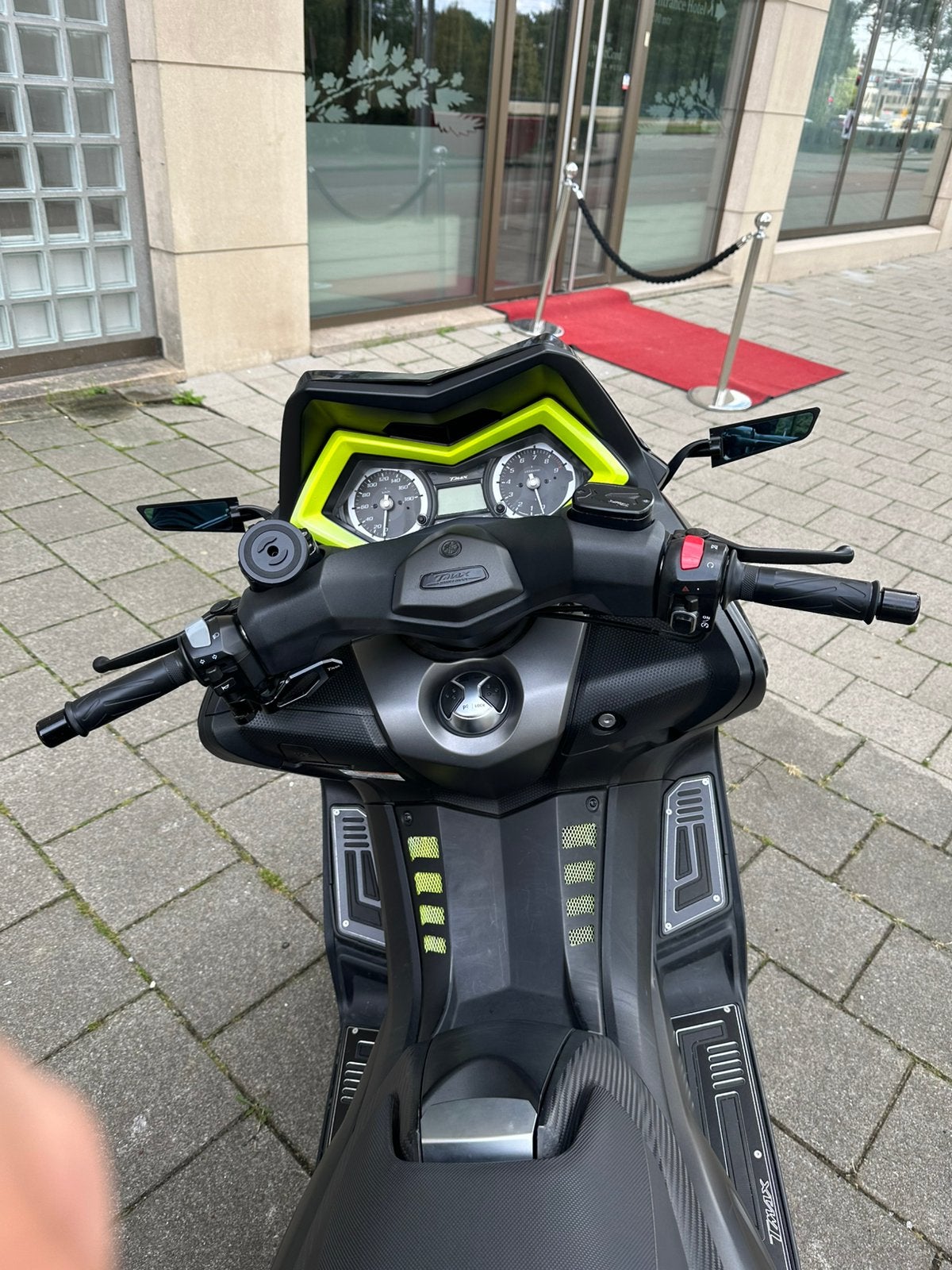 T-Max 530 2016 Iron Max Akrapovic, Zo goed als nieuw