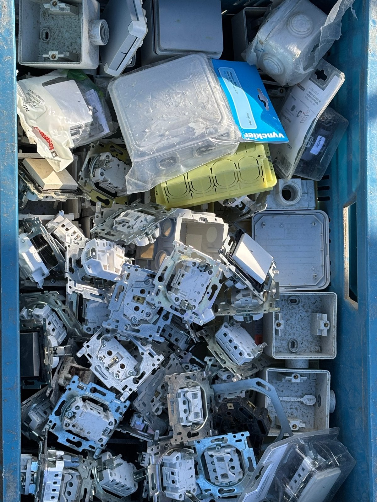 Partij schakelmateriaal en groepenkast onderdelen, Ophalen, Gebruikt, Overige merken, Schakelaar