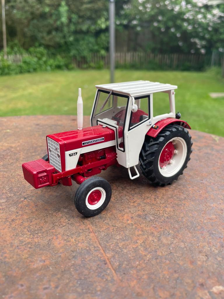 Replicagri international 724, Hobby en Vrije tijd, Modelauto's | 1:32, Ophalen of Verzenden, Zo goed als nieuw