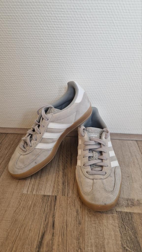 Grijze Adidas Gazelle sneakers mt 38 2/3 - Zo goed als nieuw, Ophalen, Zo goed als nieuw, Wit, Sneakers of Gympen