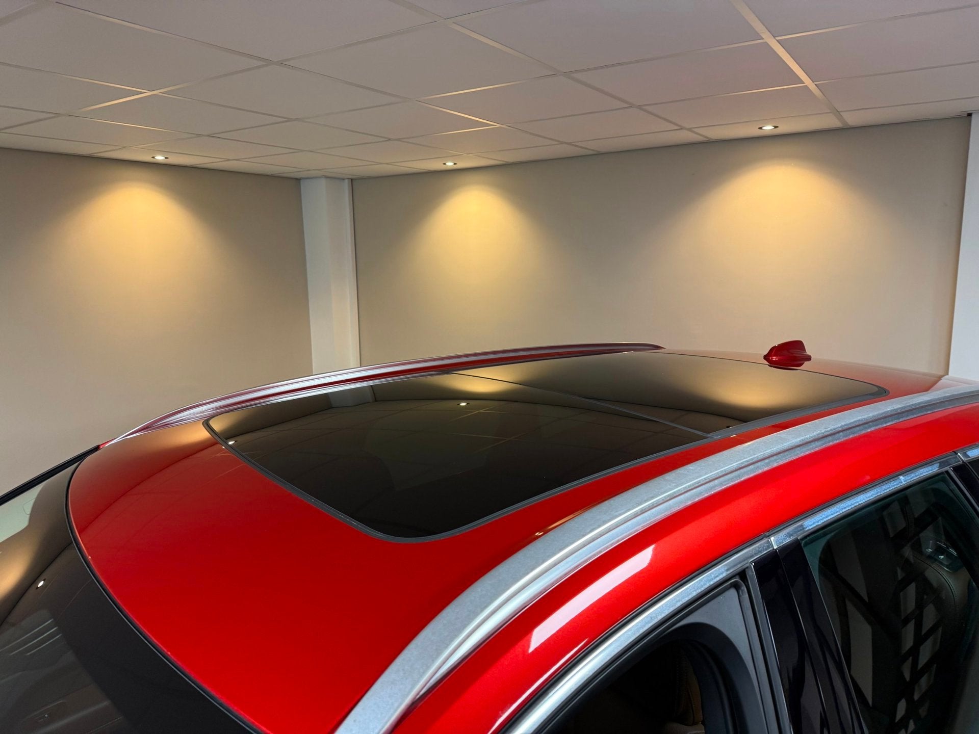 Volvo XC60 2.0 T8 Twin Engine AWD Momentum Pro *392Pk!* Pano, Automaat, Dealer onderhouden, Gebruikt, Euro 6