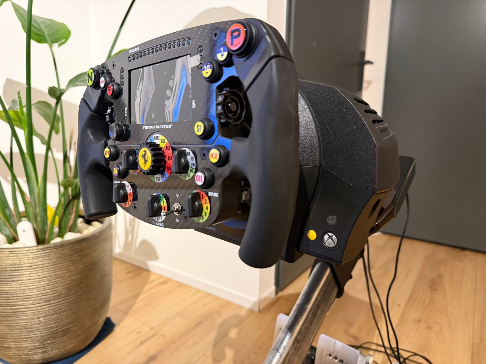 Thrustmaster setup, Ferrari SF1000, Playseat, base en pedals, Spelcomputers en Games, Spelcomputers | Xbox | Accessoires, Ophalen