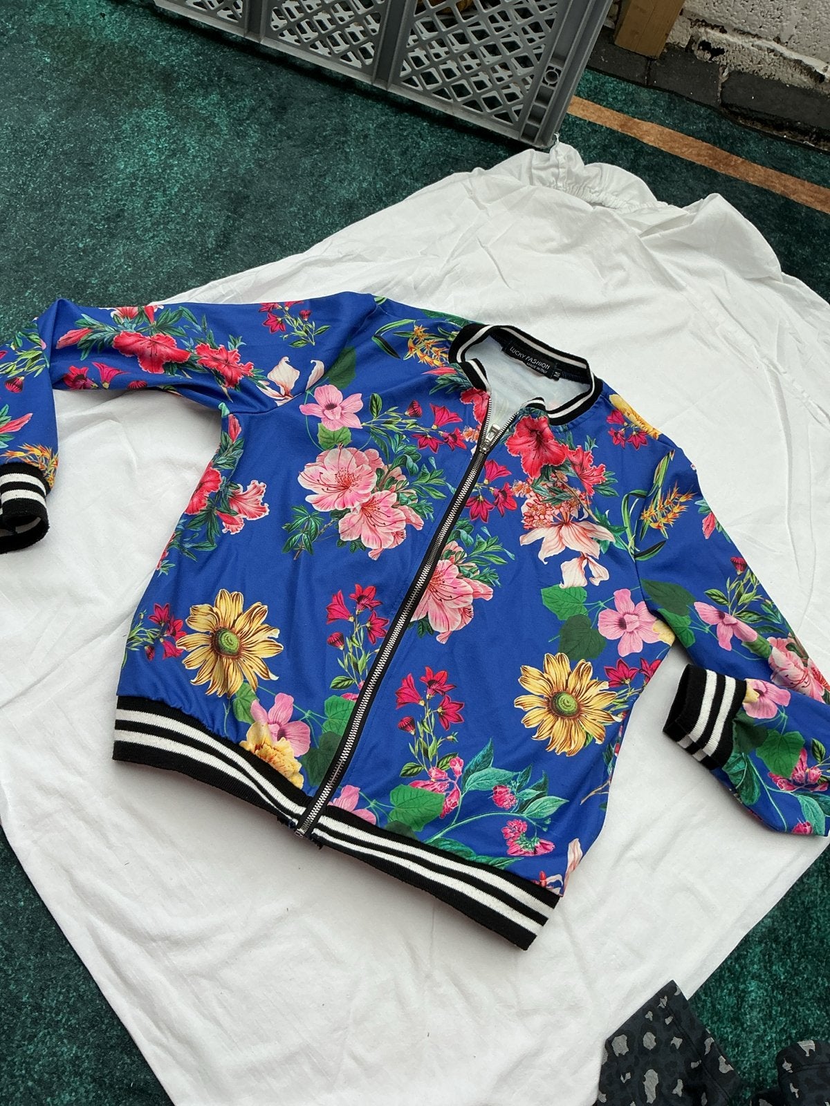 Bloemenprint Bomberjack - Blauw met kleurrijke bloemen, Ophalen of Verzenden, Zo goed als nieuw, Maat 38/40 (M), Blauw