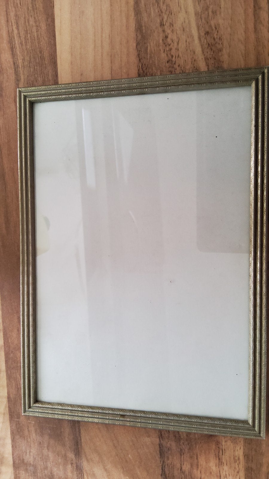 Antiek zilver kleur fotolijstje breed fijn bewerkt randje., Ophalen of Verzenden