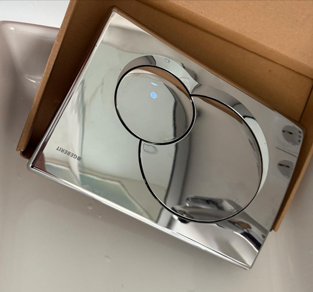 Geberit chrome opzet frontje met pinnen voor UP320 reservoir, Doe-het-zelf en Verbouw, Sanitair, Nieuw, Toilet, Chroom, Ophalen of Verzenden