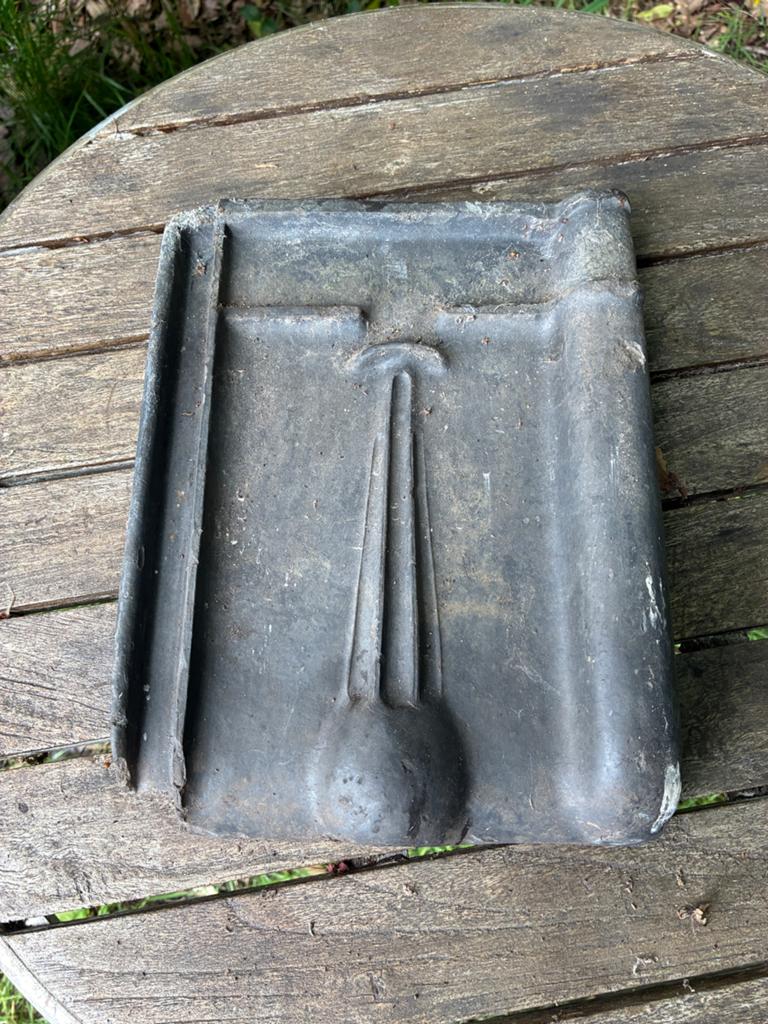 Antieke dakpannen (30 stuks), Doe-het-zelf en Verbouw, Dakpannen en Dakbedekking, Ophalen, Gebruikt, Steen of Klei, Zwart