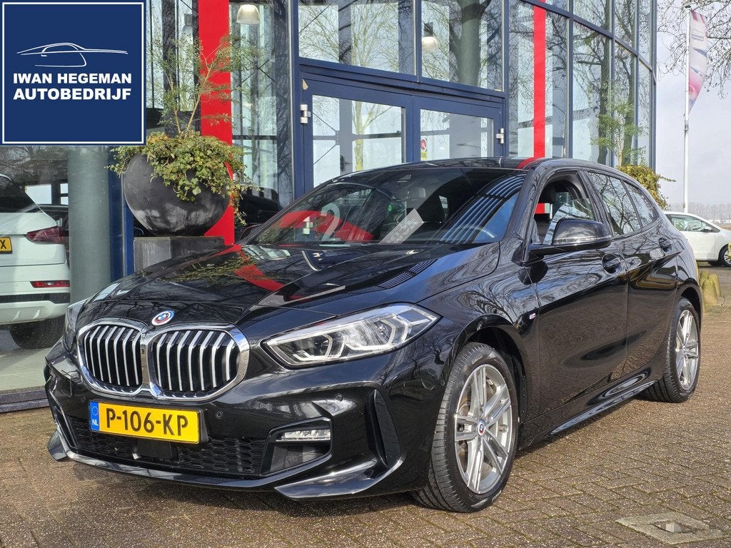 BMW 1-serie 120i M-Sport | Navigatie | Sportstoelen | Cruise, Auto's, Gebruikt, 4 cilinders, Zwart, 178 pk