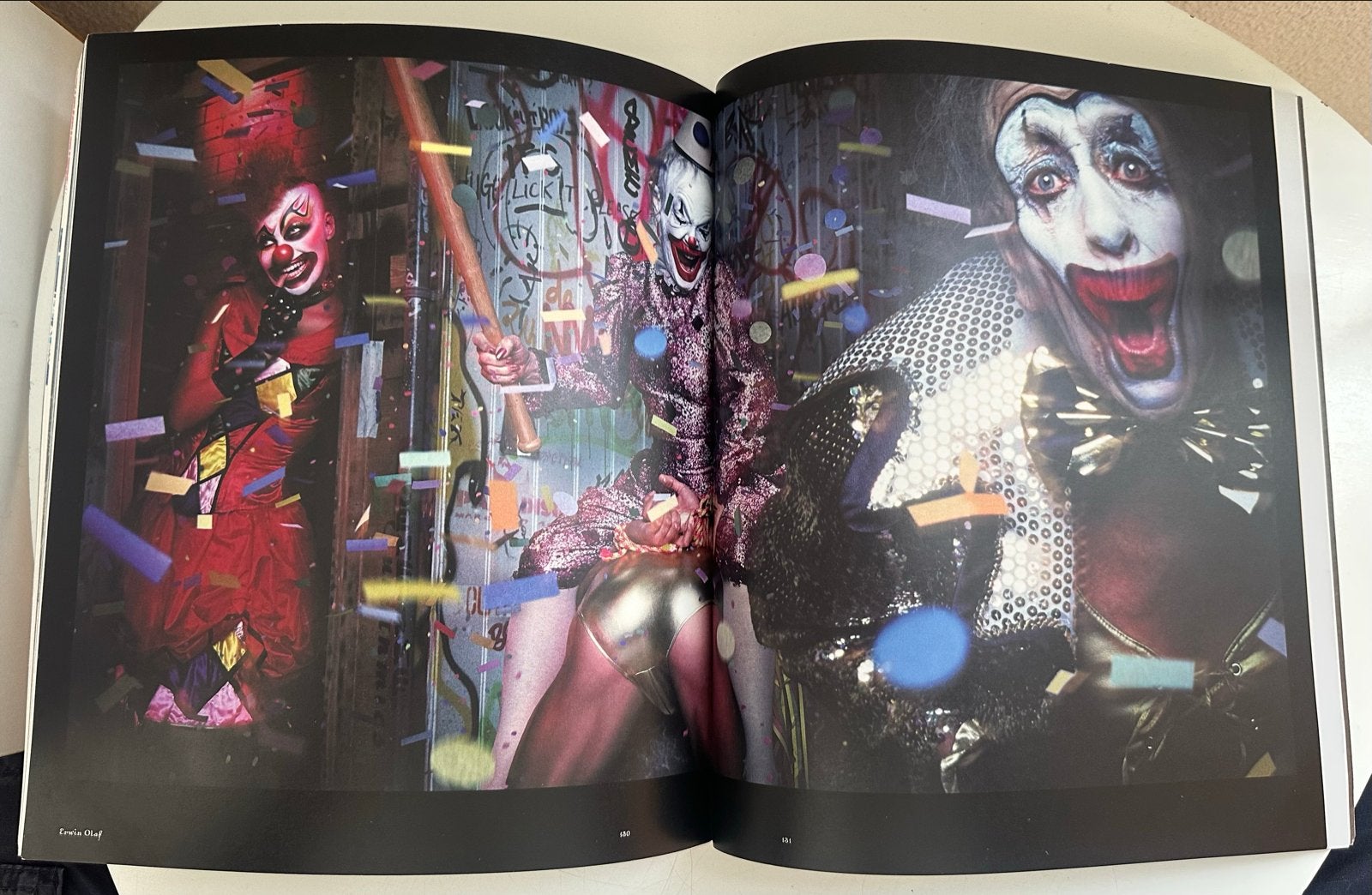 Erwin Olaf - Fotoboek Wonderland, Verzenden, Gelezen, Fotografie algemeen