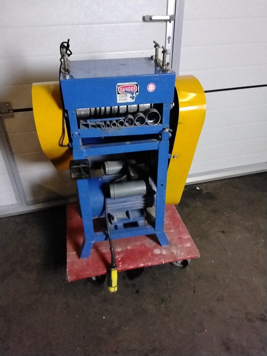 Kabelstripmachine - Efficiënt en Robuust, Ophalen