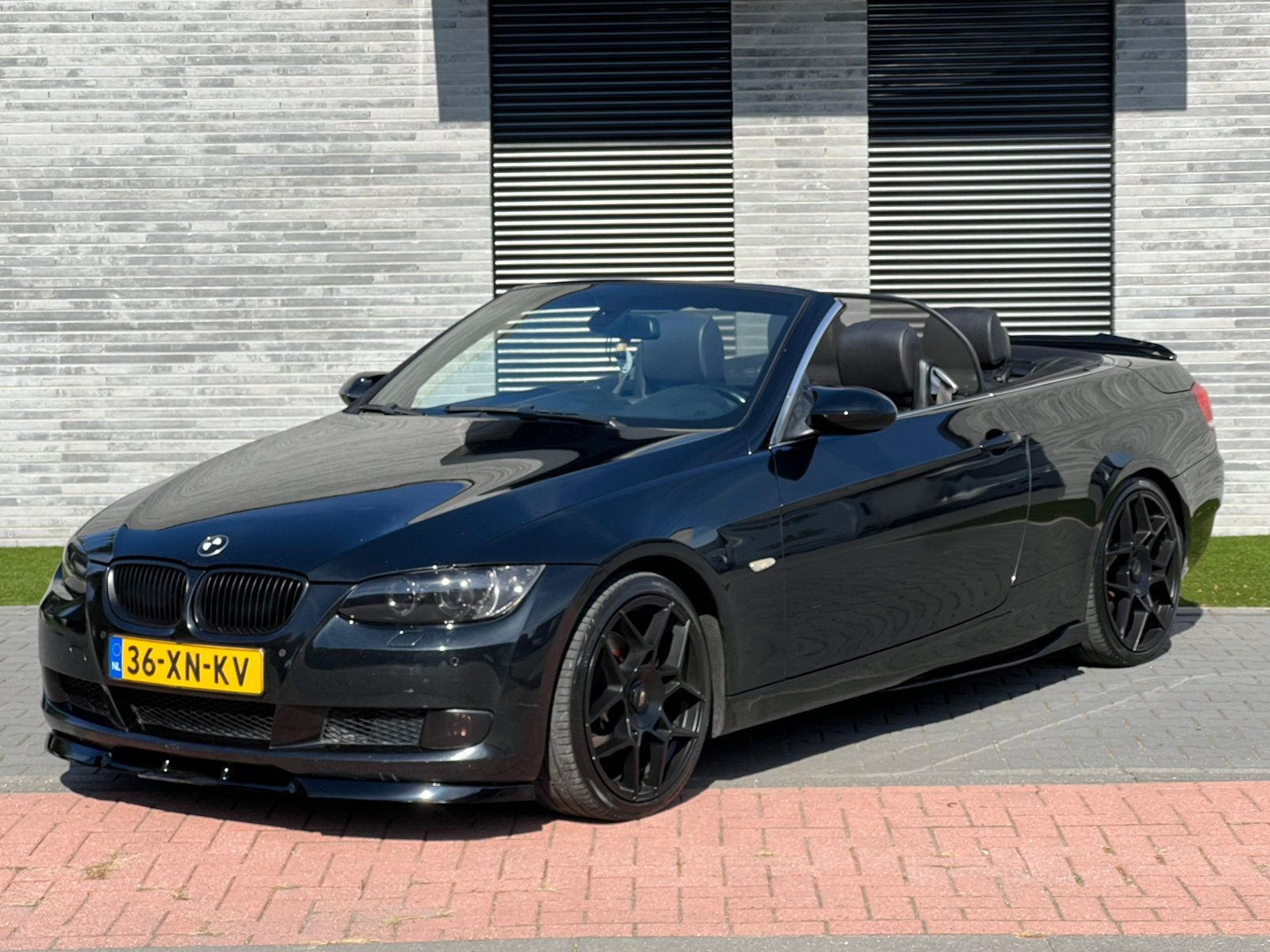 BMW 325i Cabrio AUT 6 cilinders 3.0L (inruil mogelijk), Euro 5, Achterwielaandrijving, Zwart, Cabriolet