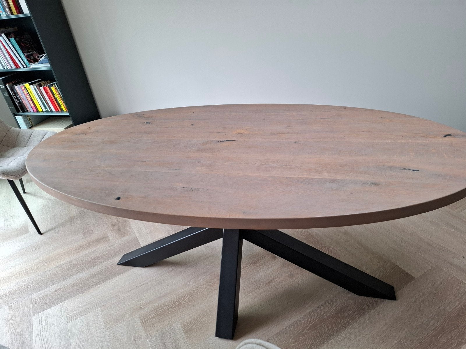 Ovale eettafel met zwart metalen onderstel, Zo goed als nieuw, Modern industrieel, 150 tot 200 cm, Ovaal