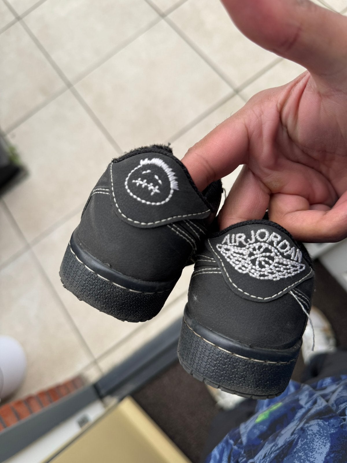 Travis Scott maat 28 kids schoenen, Kinderen en Baby's, Ophalen of Verzenden, Gebruikt, Jongen of Meisje, Schoenen