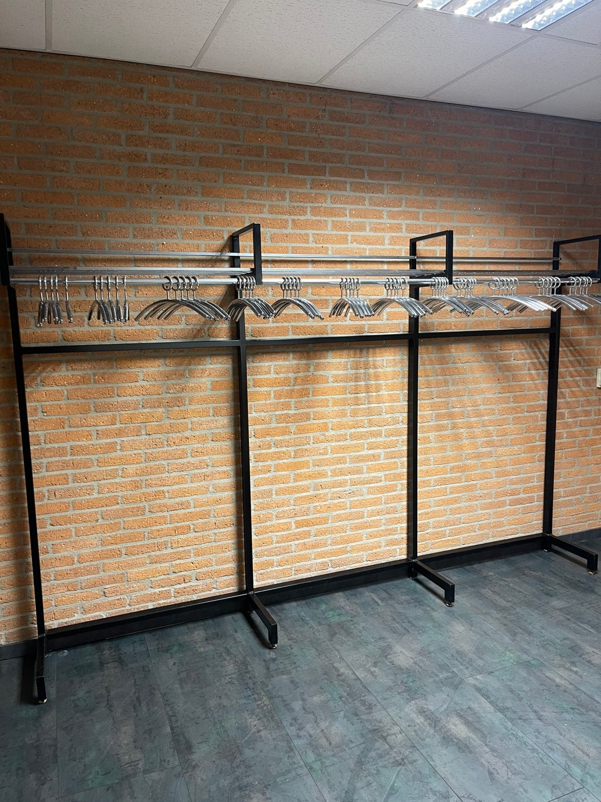 Professioneel garderoberek 3 meter incl 60 aluminium hangers, Zo goed als nieuw, Metaal, 150 tot 200 cm, Ophalen