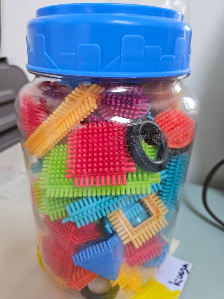 Bristle blocks egelblokken, Ophalen