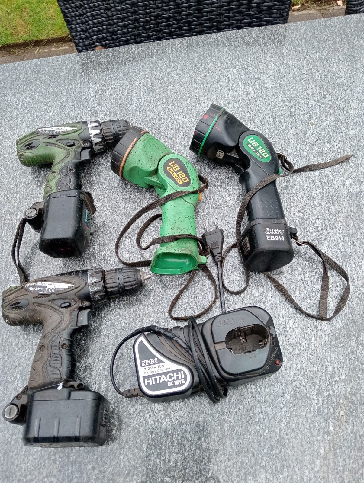 Hitachi Boormachine DS 12DVF3 met werklamp en lader, Boormachine, Gebruikt, Variabele snelheid, Ophalen of Verzenden