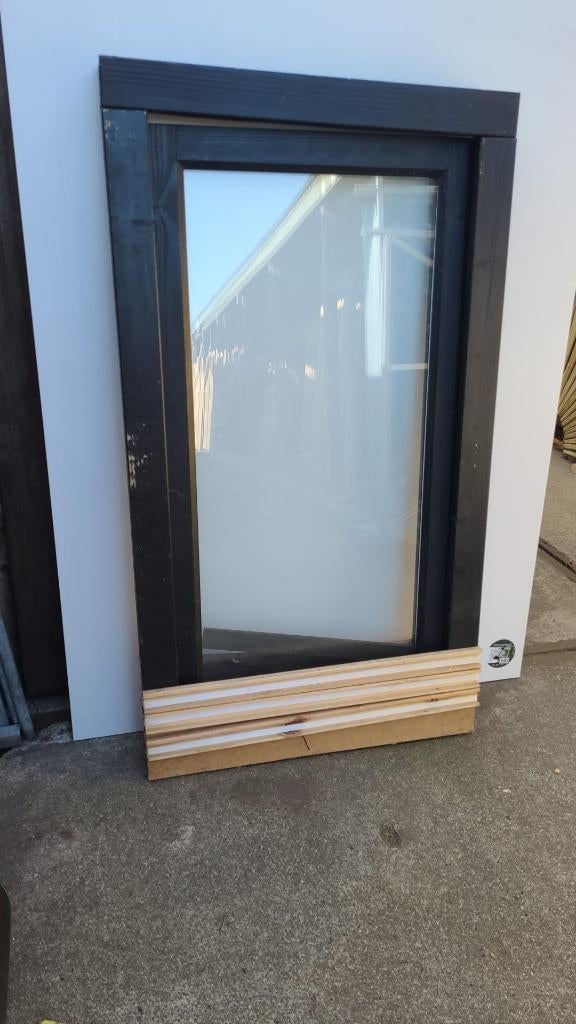 kozijn Douglas zwart 81cm x 145cm, Raamkozijn, Nieuw, Inclusief glas, 75 tot 150 cm