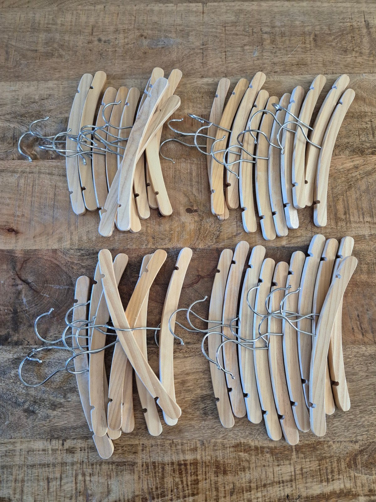 Hema houten babykledinghangers - 38 stuks, Ophalen of Verzenden, Gebruikt, Hout, Kinderen