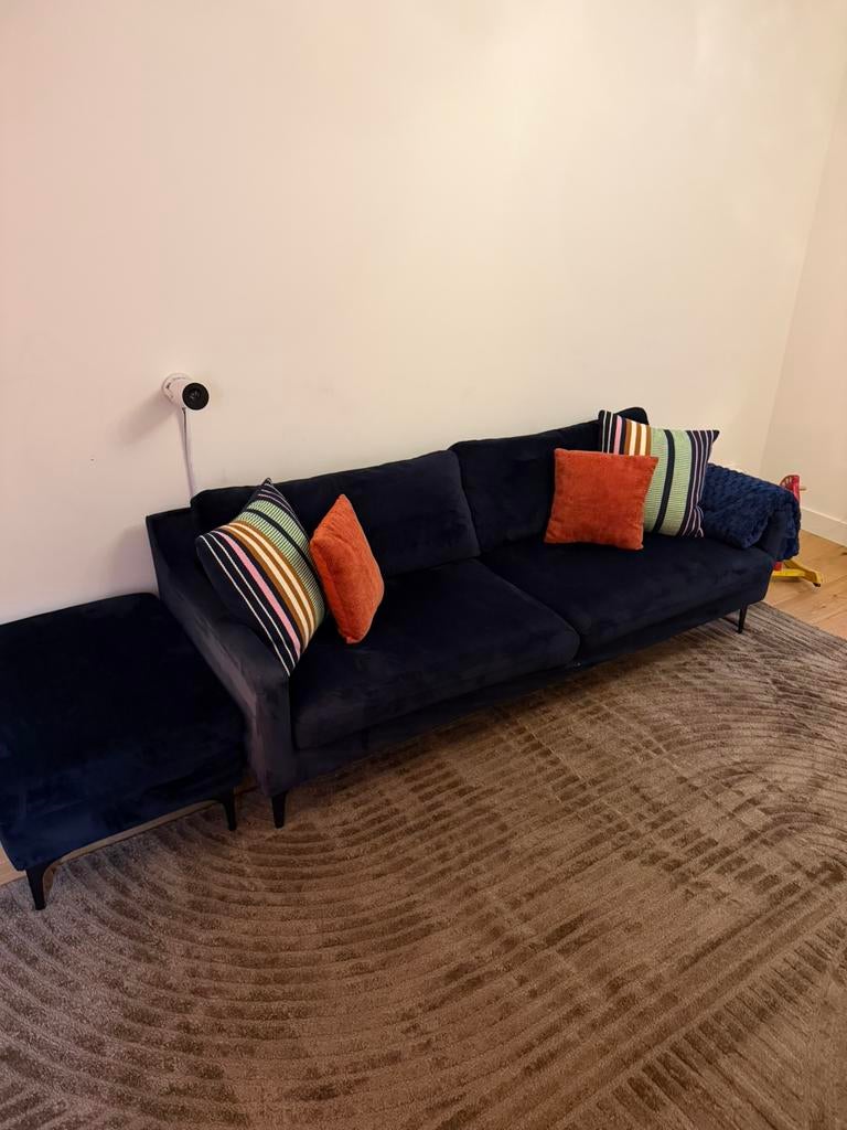 Donkerblauwe fluwelen 3-zitsbank met poef Blue Couch Sofa, Ophalen, Driepersoons, 75 tot 100 cm, Zo goed als nieuw