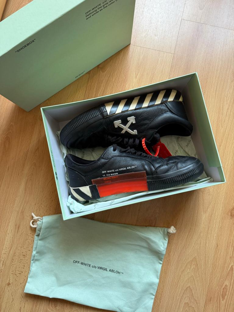 Off-White Low Vulcanized Sneakers Maat 41, Kleding | Heren, Schoenen, Ophalen of Verzenden, Gedragen, Zwart, Sneakers of Gympen