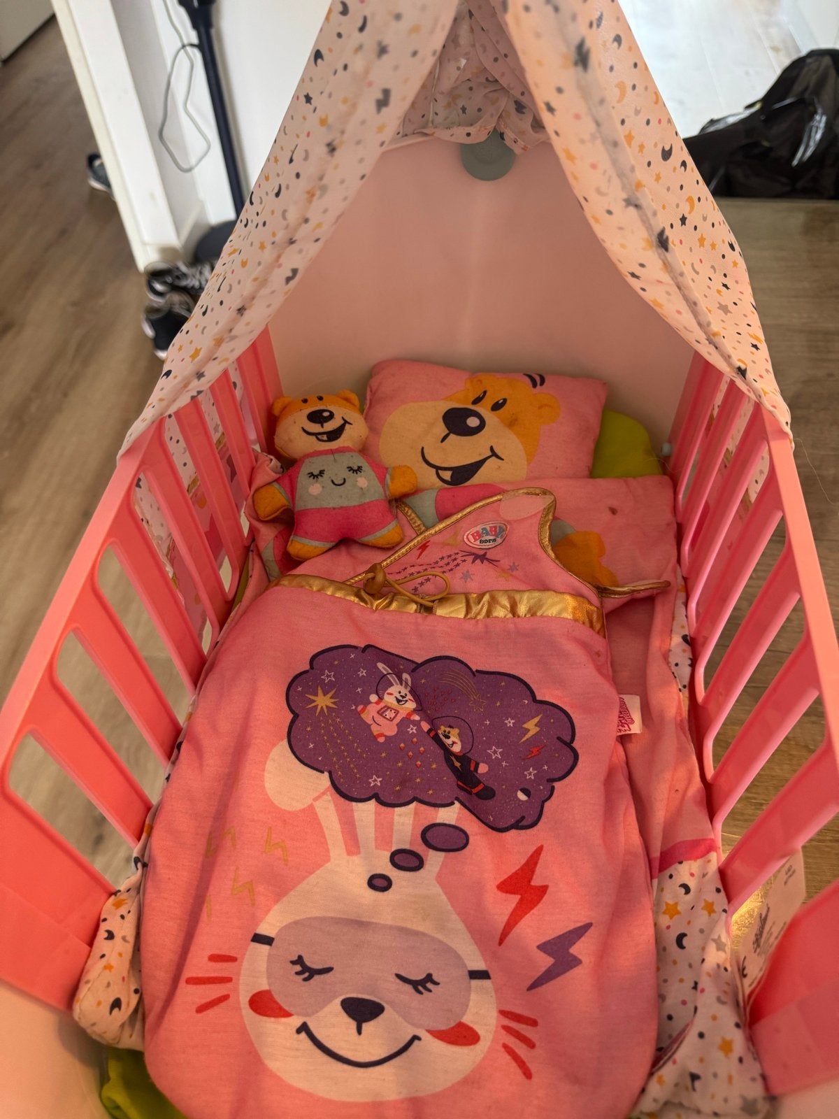 Baby Born Ledikant met accessoires, Ophalen, Zo goed als nieuw, Ledikant