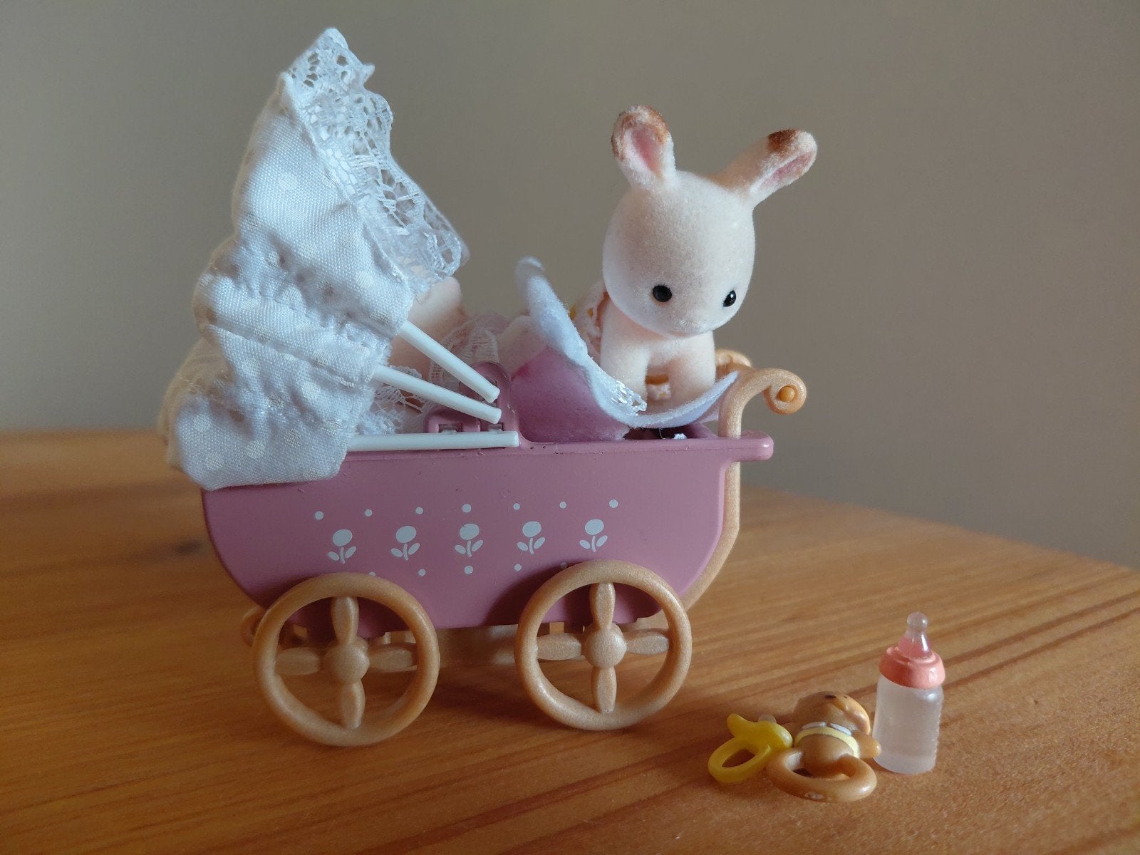 Sylvanian Families nostalgische wandelwagen/babies/konijnen, Ophalen of Verzenden, Gebruikt, Poppenhuis