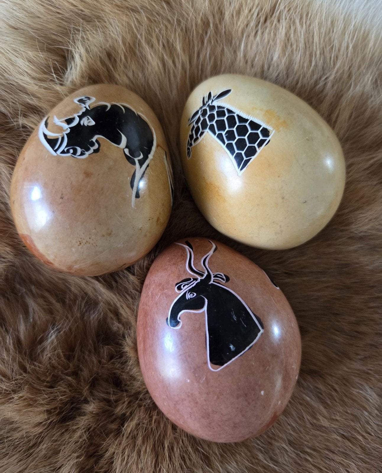 3 Afrikaanse stenen eieren Neushoorn gemsbok  giraffe, Ophalen of Verzenden