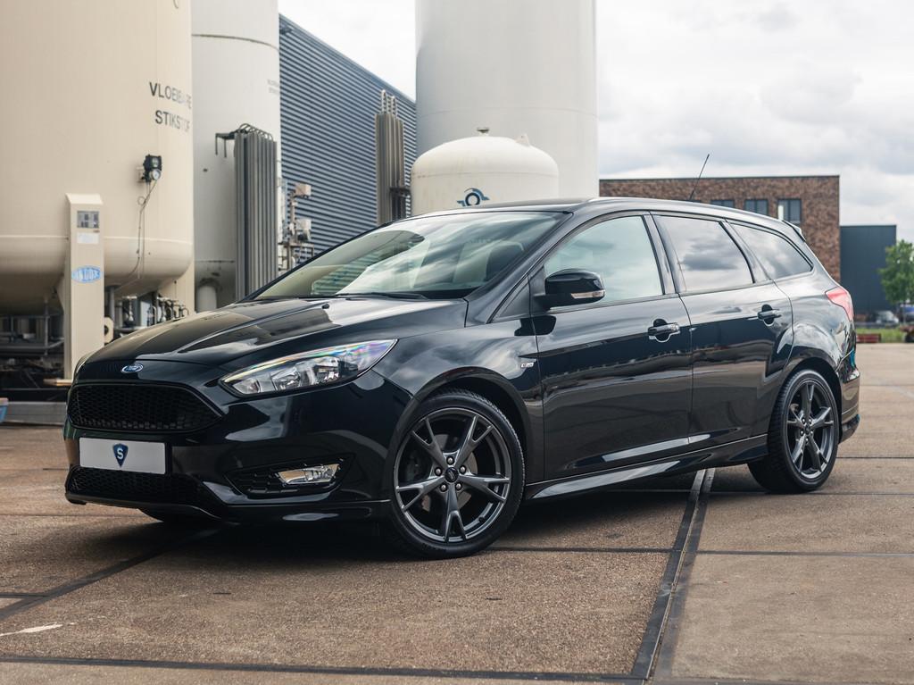 Ford Focus Wagon 1.5 Titanium ST Line 18inch Clima Navi, Auto's, Ford, Stof, 4 cilinders, 150 pk, Zwart