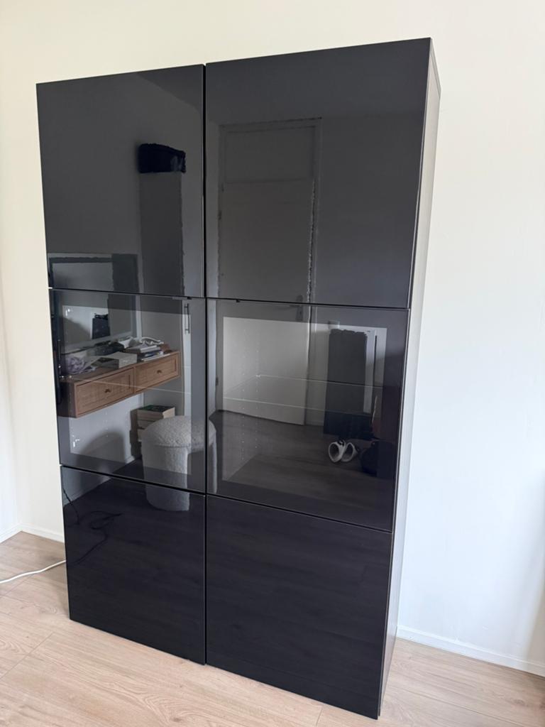 Besta kast zwart glans met glazen deuren, Ophalen