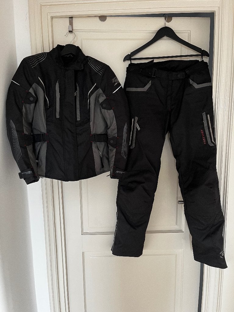 Motorkleding set - broek, jas, rugbeschermer en handschoenen, Motoren, Ophalen, Tweedehands, Dames, Broek | textiel