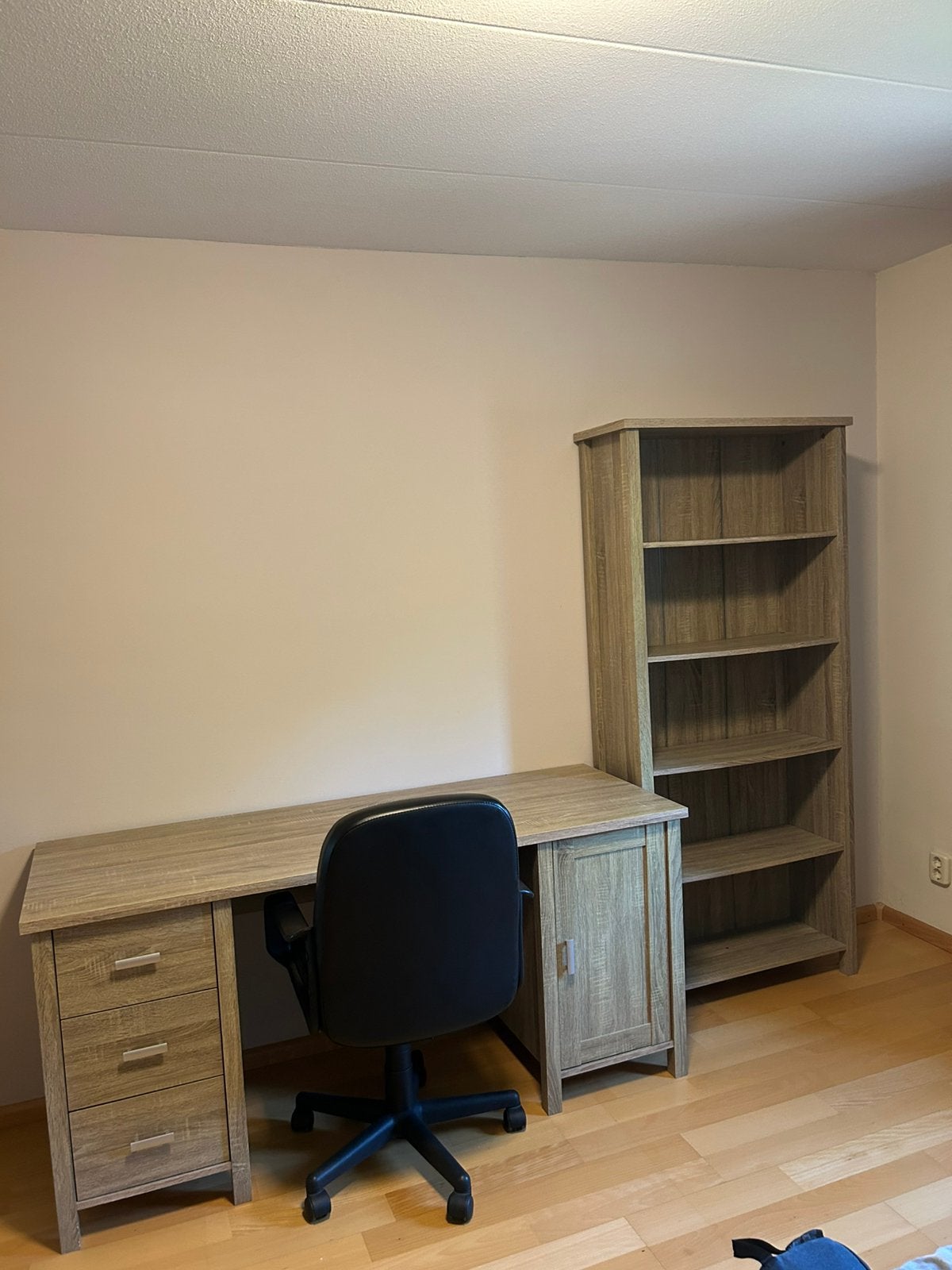 Bureau en boekenkast, Ophalen, Zo goed als nieuw, Bureau-kast combinatie