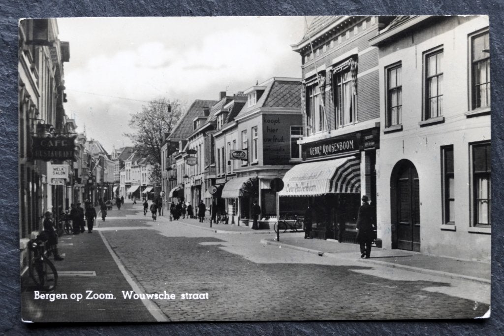 Bergen op Zoom, Wouwsche straat, 1943, Gebrs. Roosenboom, Verzenden, 1940 tot 1960, Gelopen, Noord-Brabant