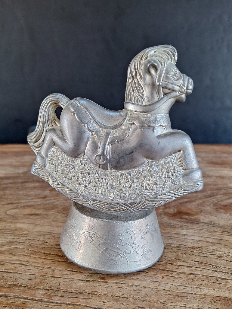 vintage metalen spaarpot hobbel-paard op muziek-doosje 16cm, Verzamelen, Spaarpotten, Ophalen of Verzenden, Gebruikt, Metaal of Blik