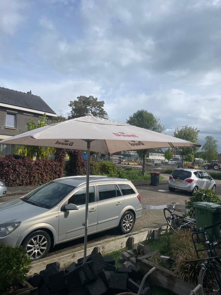 Tekoop parasol bier merk duvel bieden maar, Ophalen, Gebruikt