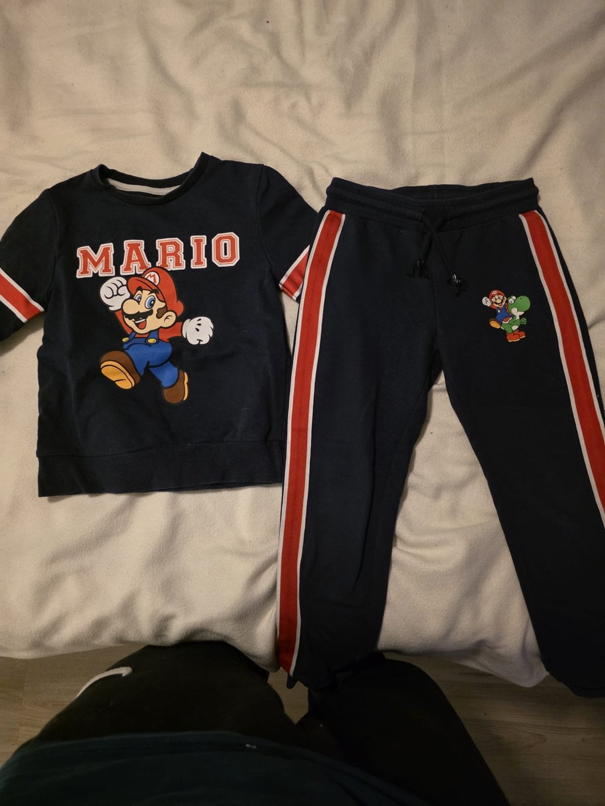 2x Jongens Trainingspak: Super Mario & Jurassic World, Ophalen of Verzenden, Gebruikt, Overige maten