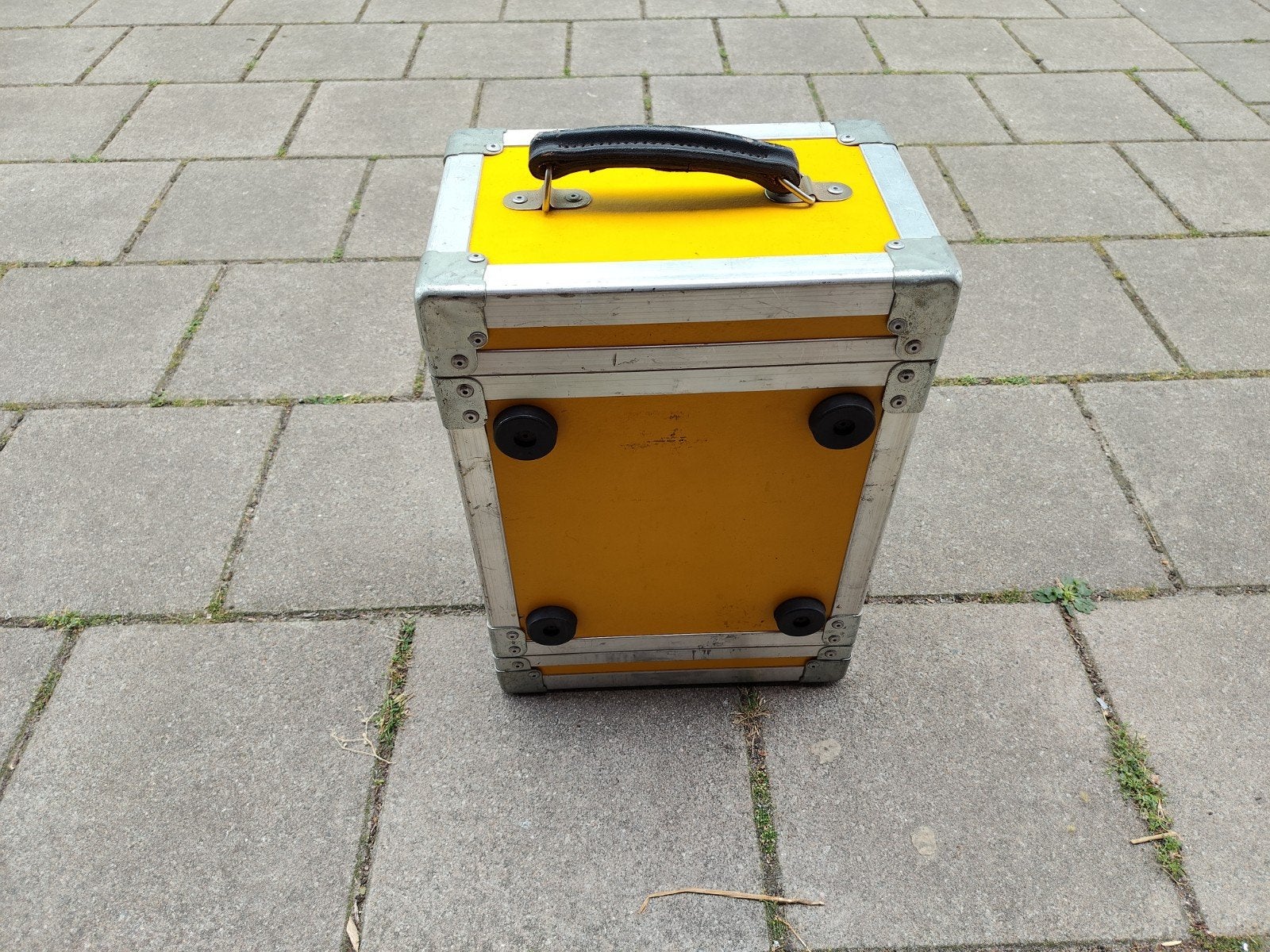 Stevige gele flightcase met schuiminterieur, Ophalen of Verzenden, Gebruikt, Overige instrumenten, Flightcase