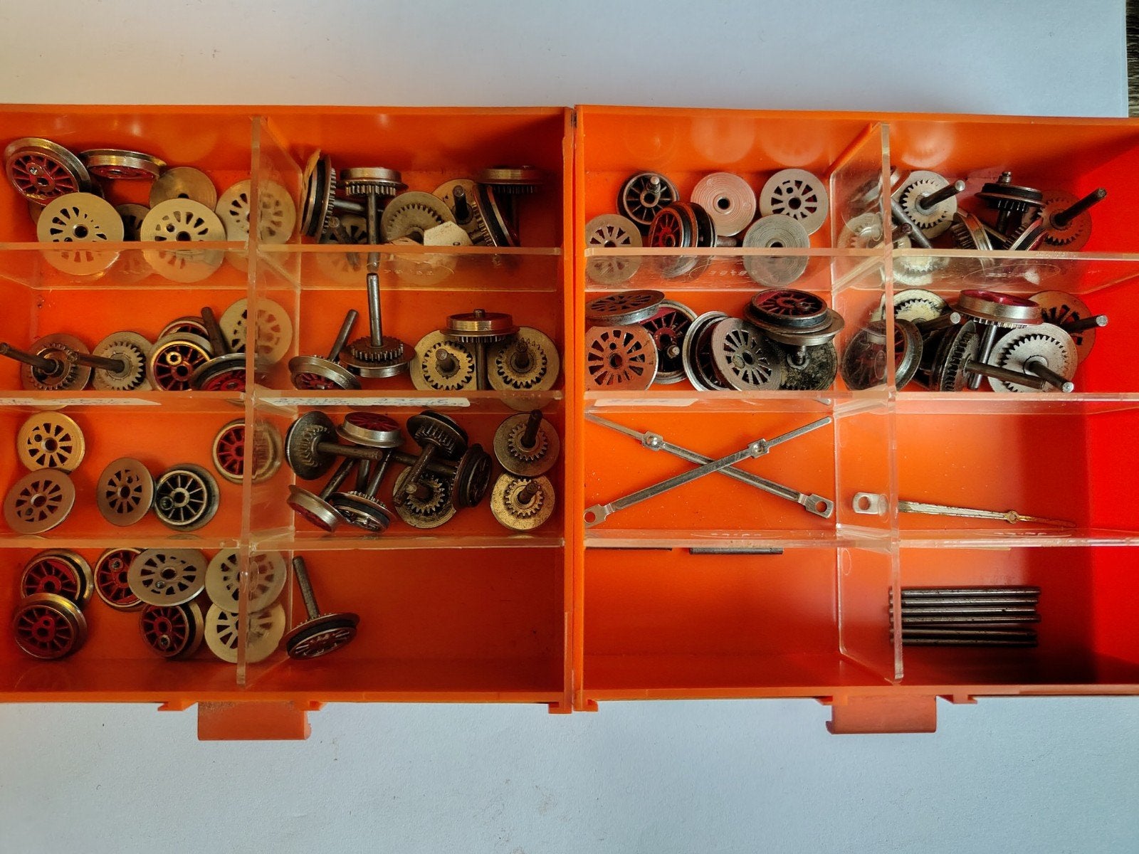 Märklin 2 boxjes met wielen, Ophalen of Verzenden, Wisselstroom, Locomotief, Märklin