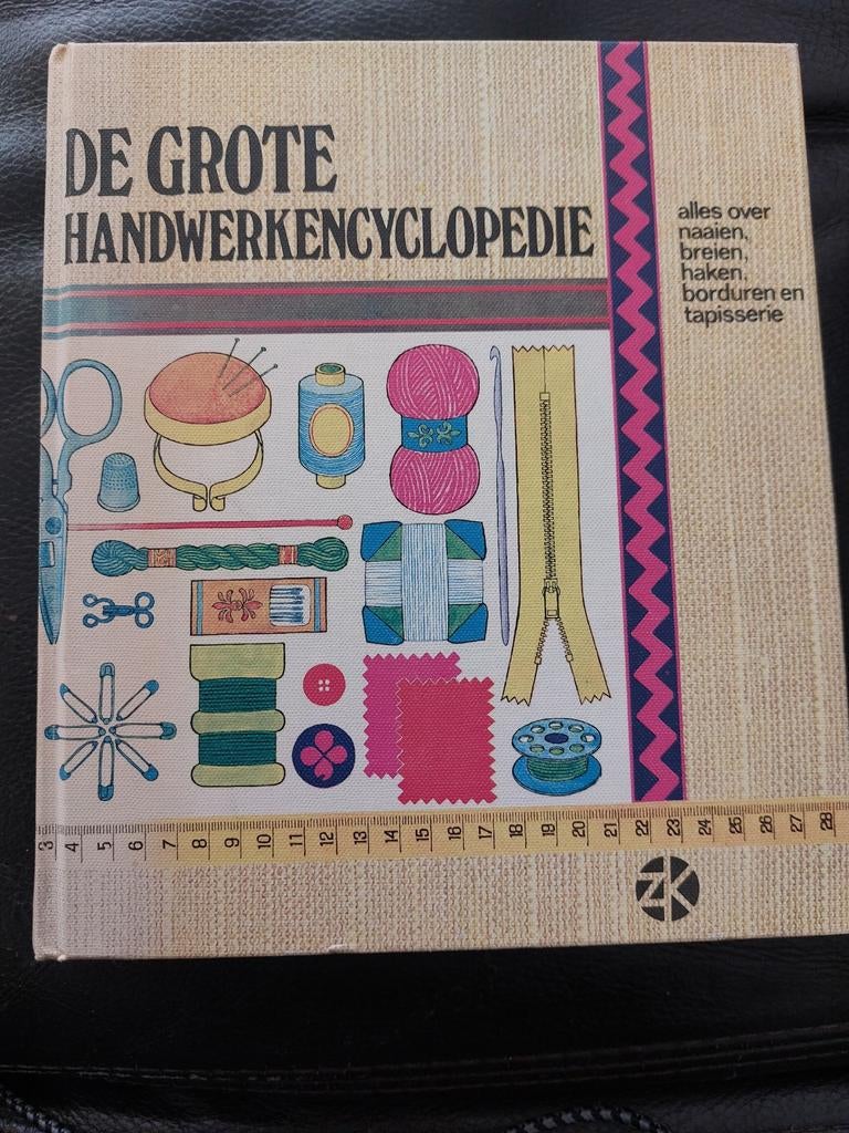 De Grote Handwerkencyclopedie - Naaien, Breien, Haken, Boeken, Ophalen of Verzenden, Gelezen, Overige onderwerpen
